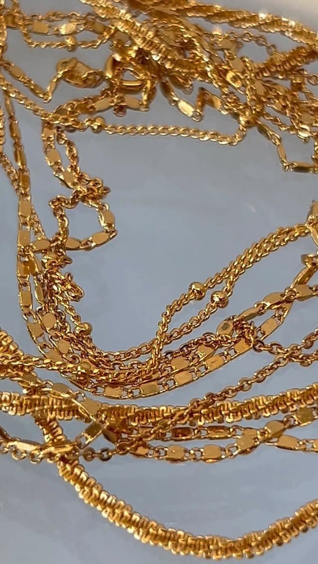 Gold symbolizes balance, warmth, and harmony. Let it bring light and positivity wherever you go.
#a