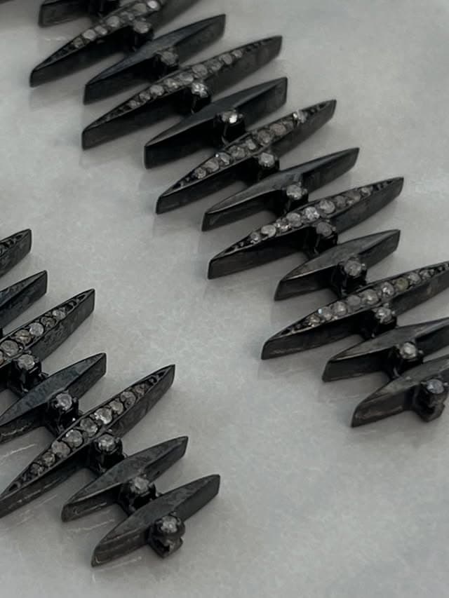 Photo by ANTIQUA on February 23, 2026. May be an image of barrette, hairpin and text.